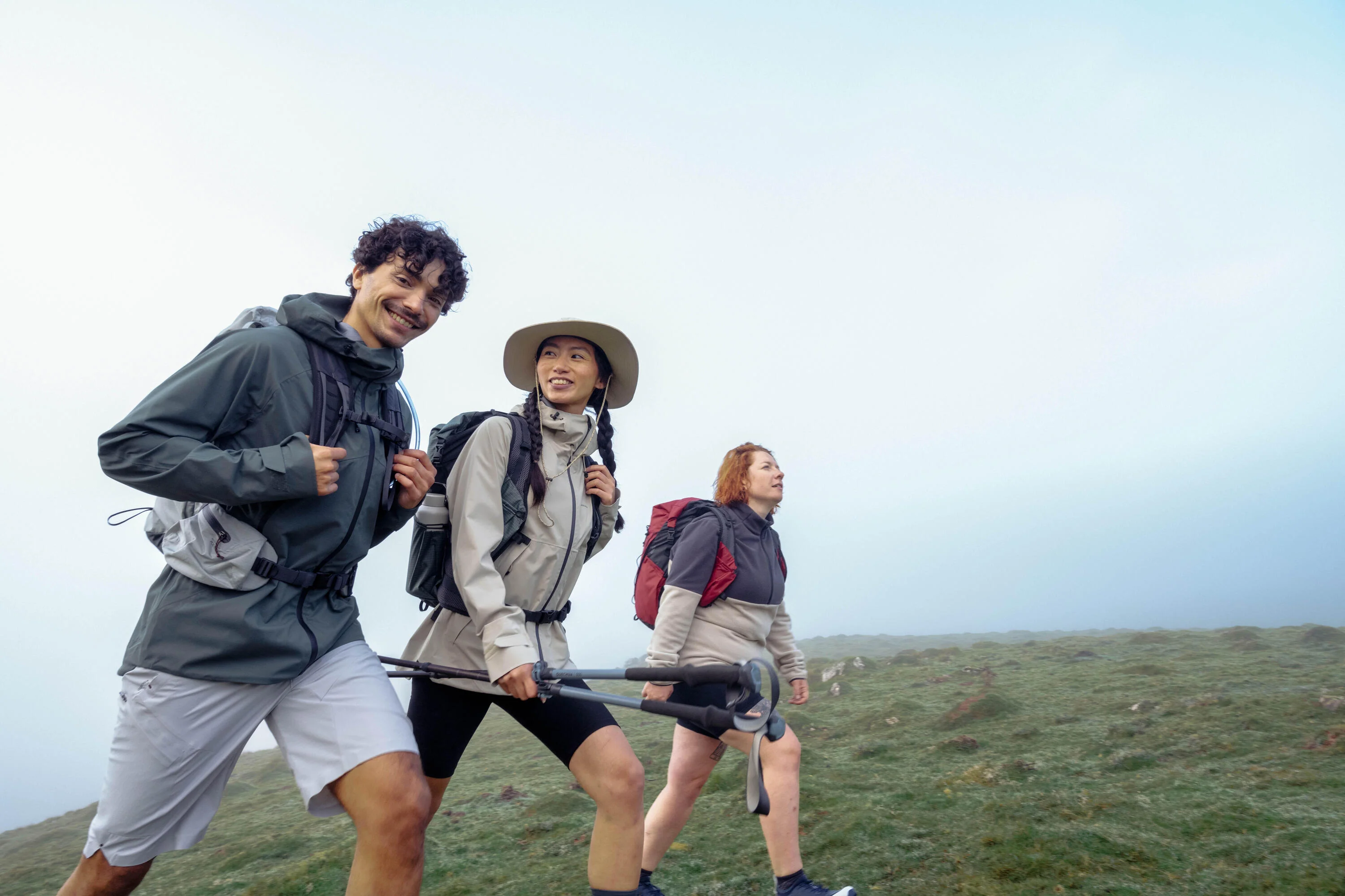 Quechua Men's MH500 Hiking Lightweight Waterproof Jacket - Image 12