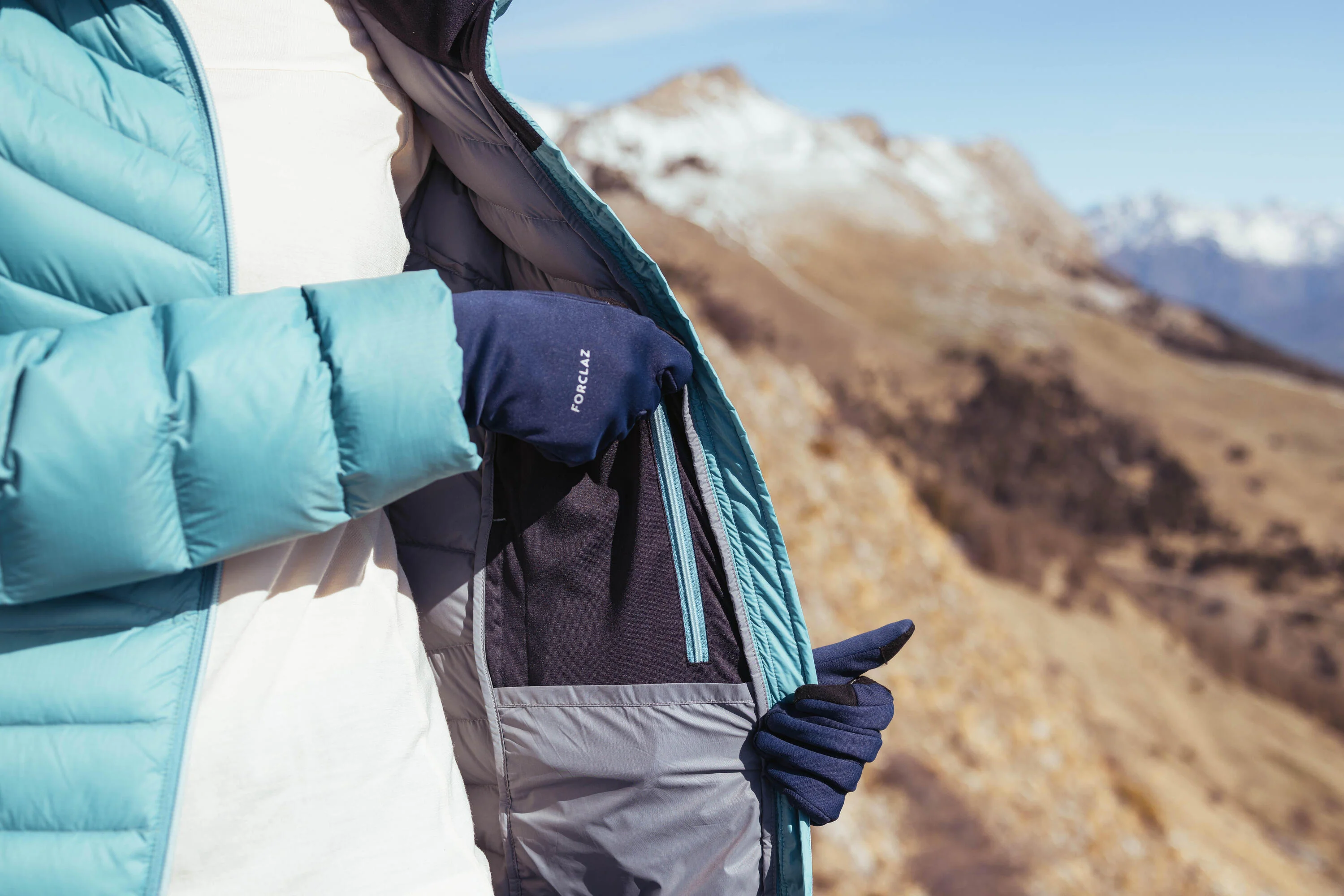 Forclaz Adult MT500 Touchscreen Stretch Backpacking Gloves - Image 19