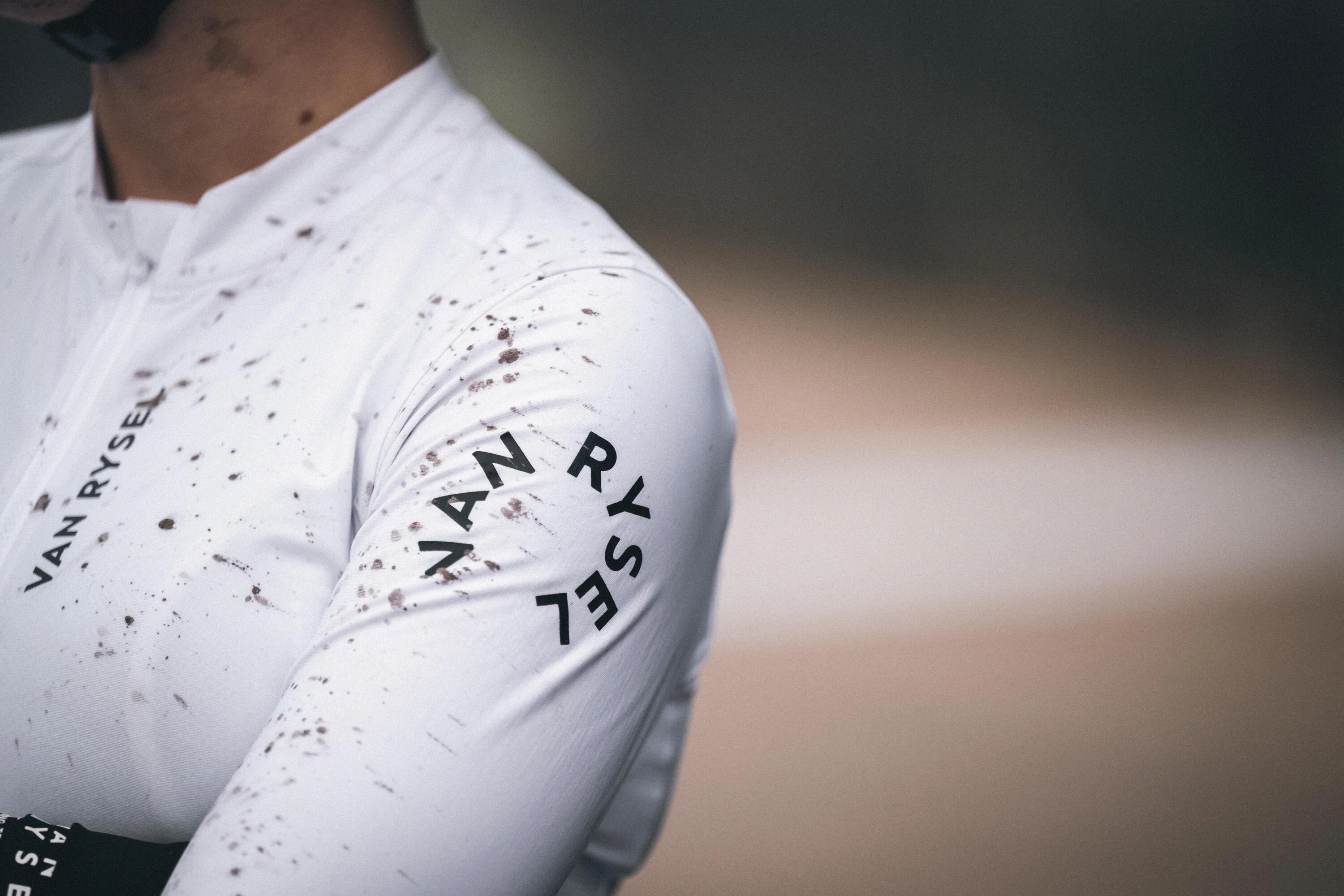 Van Rysel Unisex RCR 2 Long-Sleeved Fleece-Lined Cycling Jersey - Image 11